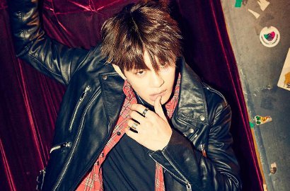 Lelah, Begini Aksi Se7en Saat Tanda Tangani Cover Album 'I Am SE7EN'