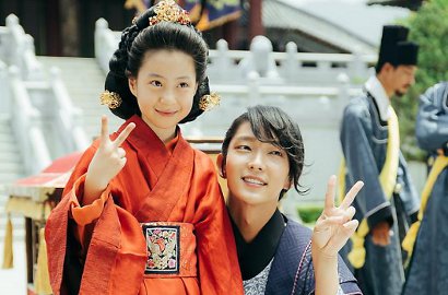 Lee Jun Ki Goda Gadis Pemeran Istrinya di 'Scarlet Heart Ryeo', Netter Baper