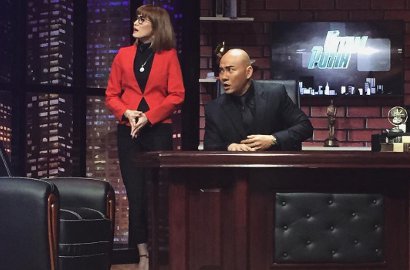'Hitam Putih' Tampil Baru, Deddy Corbuzier Bela Chika yang Makin 'Pedas'