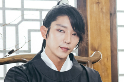 Imutnya Lee Jun Ki Gigit Jempol Tonton Preview Adegan di BTS 'Scarlet Heart Ryeo'