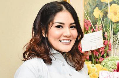 Nge-Hits Pakai Make Up Saat Melahirkan, Ini Alasan Nindy