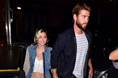 Ajak Liam Hemsworth Selfie Julurkan Lidah, Miley Cyrus Malah 'Dicuekin'