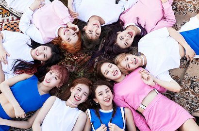 Usai Pose Berbaring, Twice Imut Pejamkan Mata di Foto Teaser Album Comeback