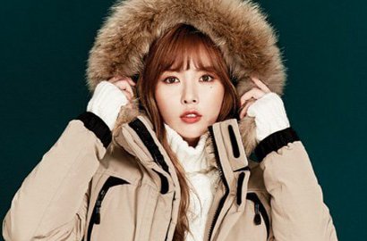 Pakai Sport Bra, Begini Seksinya HyunA Promosikan Jaket Musim Dingin