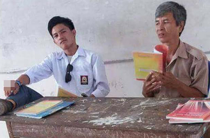 Heboh Foto Murid Merokok dan Angkat Kaki, Begini Penjelasan Sang Guru
