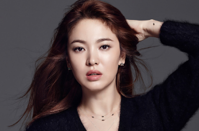 Song Hye Kyo Pamer Foto Pengantin Ciuman Mesra, Fans: Kapan Nyusul Sama Song Joong Ki?