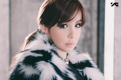 Pamer Asyik Make Up di Instagram Baru, Park Bom Disindir Muka Plastik