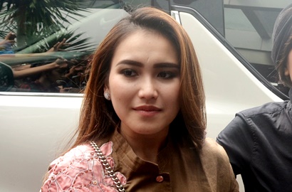Tak Cuma Curhat Baper, Ayu Ting Ting Diam-Diam Juga Nangis?