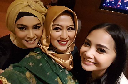 Cerita di Balik Hijab Pertama Istri Denny Cagur