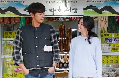 Bungkuk Minta Maaf, Soo Ae Bikin Kim Young Kwang Jatuh di 'Man in Our House'?