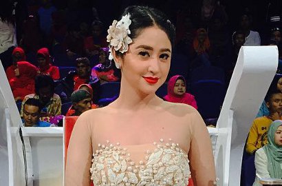Dihujat Fans Ayu Ting Ting, Dewi Persik Mulai Emosi?