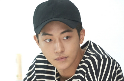 Kerennya Nam Joo Hyuk Sporty Naik Sepeda di 'Weightlifting Fairy'