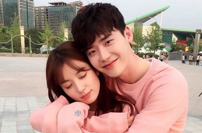 Reuni Bikin Baper, Lee Jong Suk dan Han Hyo Joo Mesra di Majalah