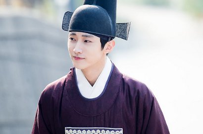Pamer Foto Ganteng, Jinyoung B1A4 Pamitan 'Moonlight' Tamat