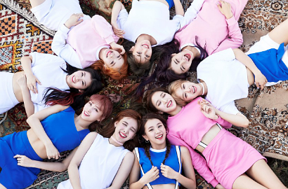 Unyu Mirip Lollipop, Siap Miliki Lightstick Baru Twice Ini?