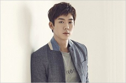 Gaya Cool Yoo Yeon Seok Jadi Dokter Temperamen di 'Romantic Doctor'