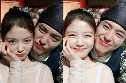 Kim Yoo Jung Rapikan Hanbok Park Bo Gum di Jumpa Fans 'Moonlight' Bikin Heboh