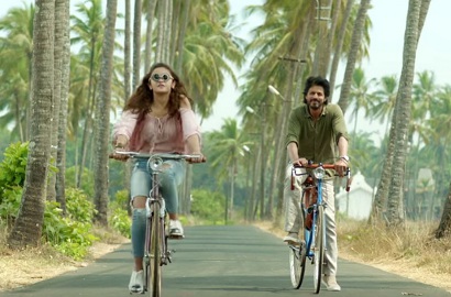 Waduh, Shahrukh Khan Tak Mau Tolong Alia Bhat yang Jatuh dari Sepeda di 'Dear Zindagi '