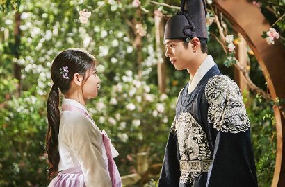 Park Bo Gum - Kim Yoo Jung cs Super Ceria di Pesta Perpisahan 'Moonlight'
