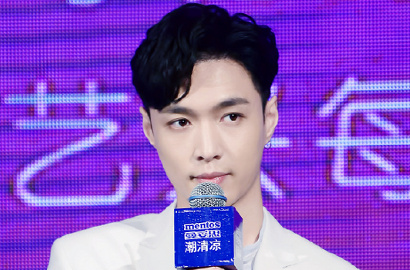 Berhati Malaikat, Lay Minta Fans Tak Salahkan SM Soal Insiden Pingsan