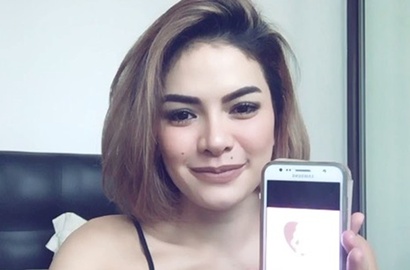 Vlog 'Mandi Kucing' Banjir Protes, Nikita Mirzani Malah Asyik Pose 'Hot' di Dapur