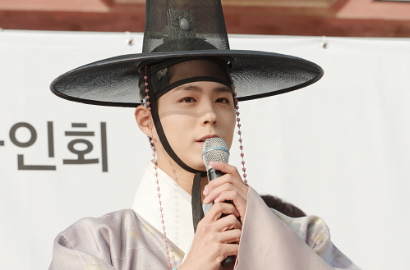 Tolak Kado Fans, Park Bo Gum Bikin Gemes Minta Maaf Sambil Mewek