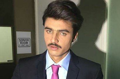 Super Ganteng dan Punya Mata Indah, Penjual Teh Ini Kini Jadi Model