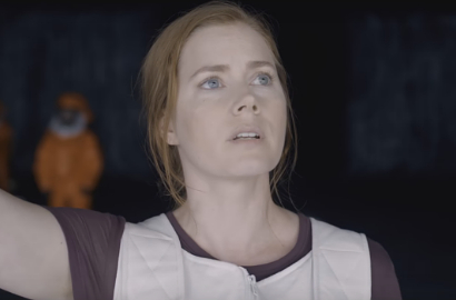 Penuh Teka-Teki, Amy Adams Nekat Hadapi Alien di Trailer 'Arrival'