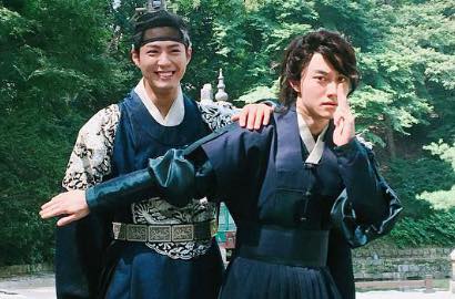 Intip Cerianya Park Bo Gum cs Liburan Bareng Kru 'Love In Moonlight'
