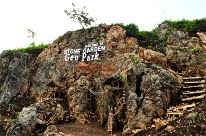 Heboh Tarif Foto Cekik Pengunjung, Ini Komentar Stone Garden Bandung