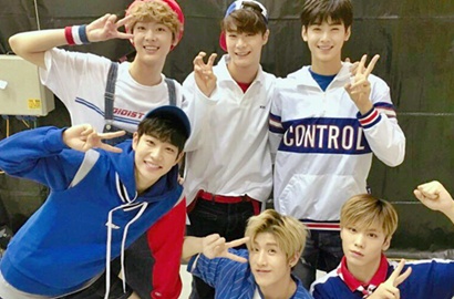 Siap Sapa Fans di Jakarta, Astro Pamer Pose Unyu