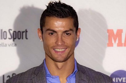 Heboh Foto 'Injak' Patung Budha, Cristiano Ronaldo Tuai Pro Kontra Netter