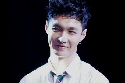 Begini Ekspresi Lay EXO Saat Tahu Fans Bule Tonton MV 'What U Need'