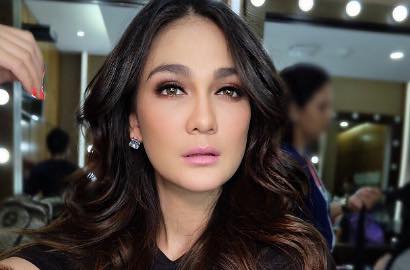Jalinan Asmara Tak Direstui Ortu Reino Barack, Luna Maya: Enggak Apa-Apa