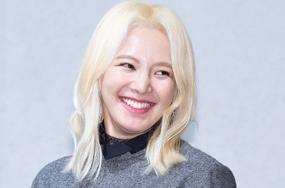 Kunjungi Bali, Hyoyeon Malah 'Gelar' Fansigning Dadakan di Bandara