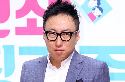 Bikin Ngakak, Park Myung Soo Total Jadi Harley Quinn untuk 'Happy Together'
