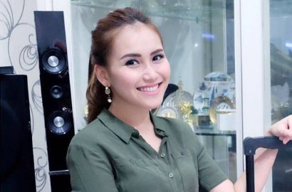 Ayu Ting Ting Pamer Foto Berhijab dan Bergaya Rocker Seksi, Keren Mana?