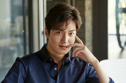Melamun Ganteng, Lee Min Ho Jadi Cover Majalah di 'Legend of the Blue Sea'