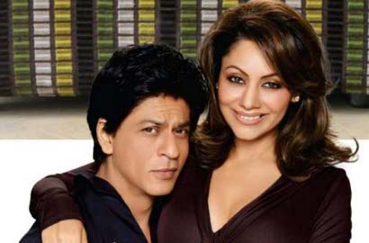 Rayakan 25 Tahun Pernikahan, Begini Kejutan Manis SRK untuk Sang Istri