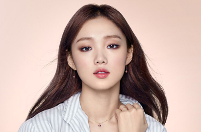 Unyu Rambut Pendek, Lee Sung Kyung Rajin Latihan Angkat Besi di BTS 'Kim Bok Ju'