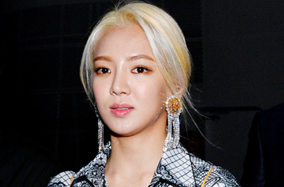 Cinta Bali, Hyoyeon Bikin Gemes Pose Peluk Tiang Rambu Lalu Lintas