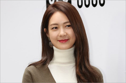 Pasang Wajah Judes, Siap-Siap Terpesona Cantiknya Lee Yo Won di 'Night Light'