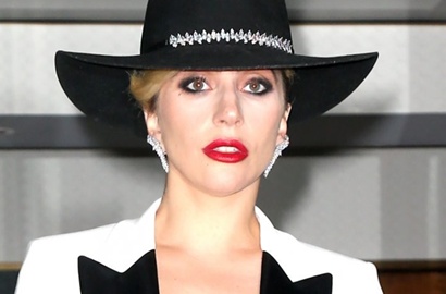 Pakai Celana Super Minim, Lady GaGa Ekspos Pantat Mulusnya
