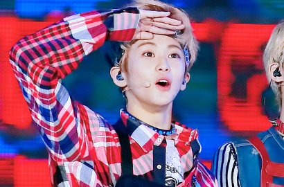 Kocak, Begini Aksi Mark NCT Dream Bagi-Bagi Ciuman ke Doyoung Cs
