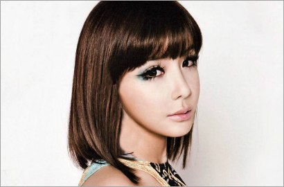 Posting Foto, Park Bom Sindir Kepergian Minzy dari 2NE1?