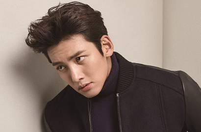 Seksinya Ji Chang Wook Pamer Abs di Pemotretan Ini Bikin Nggak Nahan