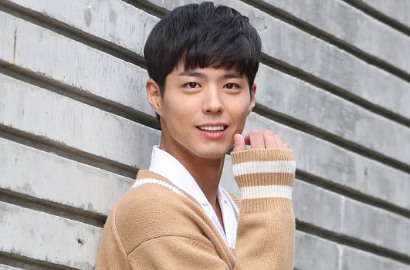Saking Akrabnya, Park Bo Gum-Yoo Jung Sampai Dimarahi Syuting 'Moonlight'?