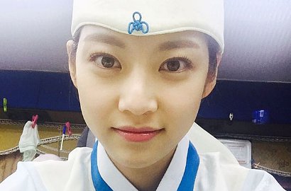 Berlumuran Tepung, Gong Seung Yeon Tetap Mempesona di BTS 'My Only Love Song'