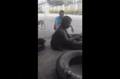 Bikin Netter Terenyuh, Video Tukang Tambal Ban Difabel Ini Jadi Viral