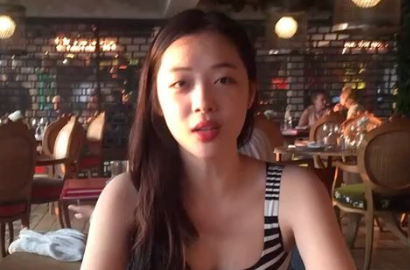 Sulli Diduga Nggak Pakai Bra Lagi, Netter: Dada Kecil Saja Pamer